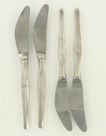 Neljä hedelmäveistä, pituus 150mm, kaiverrettu, 830br, paino 137,0g 