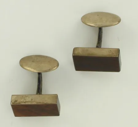 Kalvosinnapit, puu ja hopea, korkeus ja leveys 10mm ja 20mm, KIM, valmistettu 1962, 813br, paino 11,7g  
