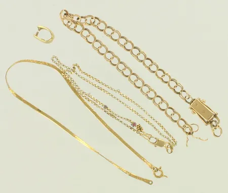 Viallisia koruja, 585, paino 7,4g 
