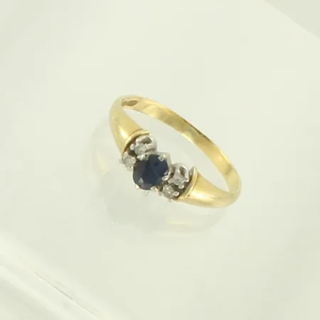 Sinisafiirisormus timanteilla 4xn.0.01ct, koko 17½, 585br, paino 1,7g 