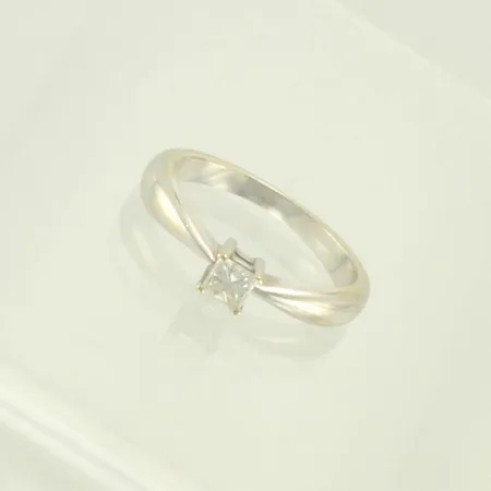 Timanttisormus 1xn.0.12ct princess, koko 16, 750 valkokulta, paino 3,4g 