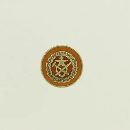 Emalikoristeinen pinssi, Ø 15mm, numeroitu 17171, tausta on metallia, 925br, paino 2,6g  