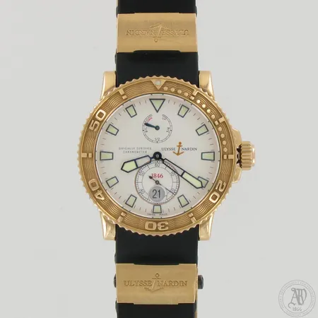 Kultarannekello Ulysse Nardin Marine, No 1163, Chronometer 266-33, UNO26-059954, automaatti,taulun Ø 42.7mm, rannekkeen pituus säädettävissä, nuppiputki/jousi on rikki, käyttöohje ja takuukirjat, takuusertifikaattiin merkitty päiväys 2.12.2014, säilytysrasia ja laatikko, 750br, paino 219,8g  