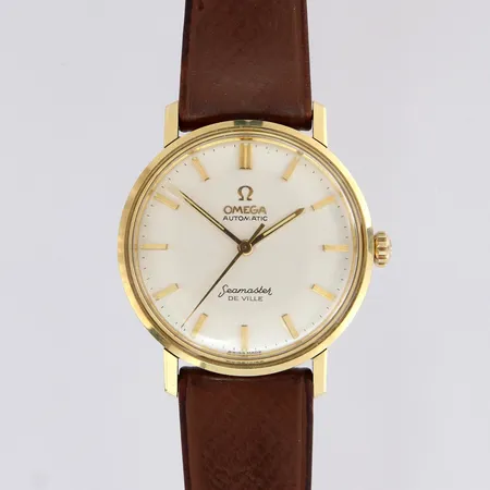 Teräsrannekello, Omega Seamaster De Ville, automaatti, taulun Ø 34mm, lasissa pieniä naarmuja, nahkarannekeen pituus 190mm, rannekeessa käytön jälkiä, laatikko Lähetetään postipakettina.