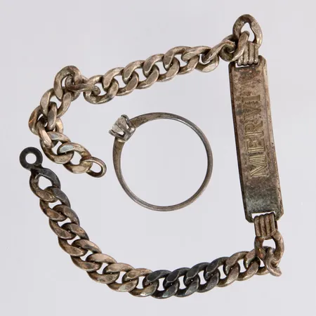 Hopeakoruja, 830-925br, paino 11,2g Paino: 11,2 g