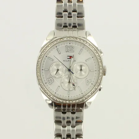 Teräsrannekello Tommy Hilfiger, quartz, taulun Ø 39mm, rannekkeen pituus 180mm, taulussa naarmuja