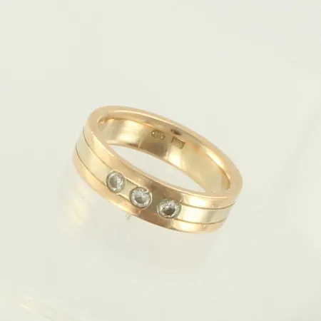Timanttisormus 3xn.0.05ct, koko 16½, 585 valko- ja punakulta, paino 6,4g 