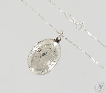 Kaulaketju medaljongilla, ketjun pituus 45cm, riipuksen korkeus 35mm, 925, paino 7,2g Paino: 7,2 g