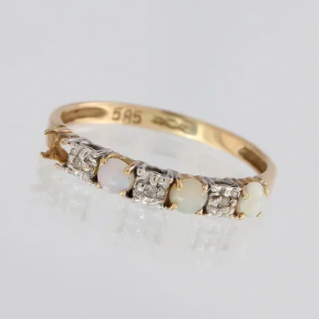 Kivisormus timanteilla 3xn.0.005ct, yksi kivi puuttuu, koko 17, 585br, paino 1,3g Paino: 1,3 g