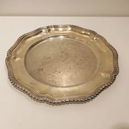 Hopeinen tarjoilulautanen, Ø31cm, 925hopea, paino 584,5g Paino: 584,5 g