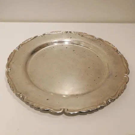Hopeinen tarjoilulautanen, Ø31,5cm, kaiverrettu, 813hopea, paino 632,8 Paino: 0 g