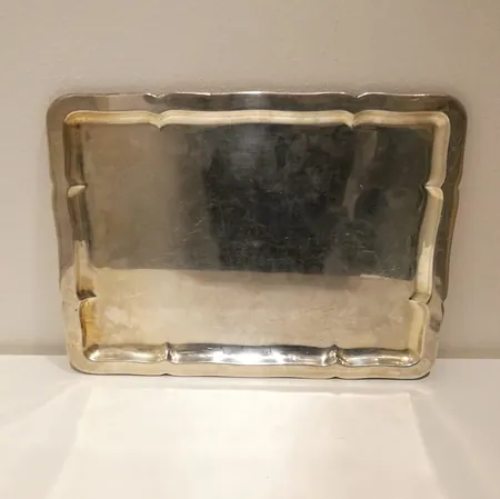 Hopeinen tarjoilulautanen, mitat 32,5cm x 24,5cm, 813hopea, paino 704,5g 