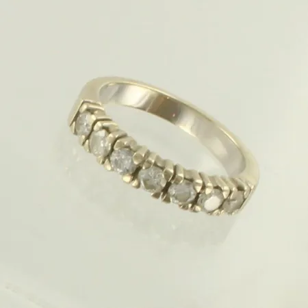 Timanttisormus 7xn.0.09ct, koko 17½, 750valkokulta, paino 4,9g 