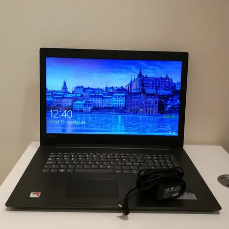 Kannettavatietietokone Lenovo Ideapad 330 817D7003FMX, 15,6" kannettava (onyksinmusta), ostokuitti 12.05.2019, laatikko, laturi