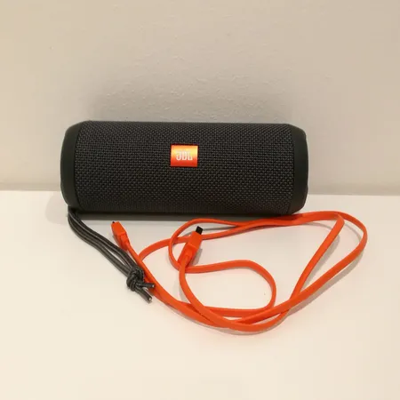 Bluetooth-kaijutin JBL Flip, usb-piuha, ostokuitti 18.6.2020