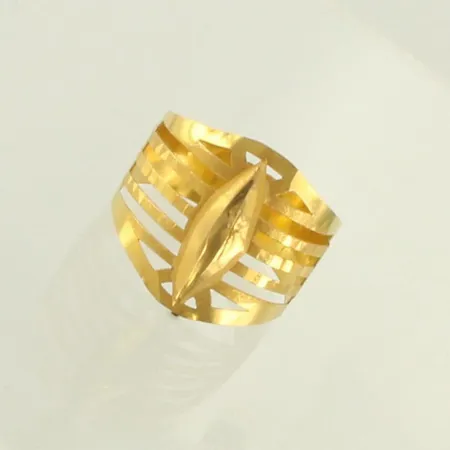 Kuvioitu sormus, painaumia, koko 17¾, 875, paino 1,9g 