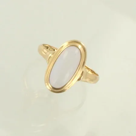 Kivisormus, kaiverrettu, koko 18½, 585br, paino 2,6g 