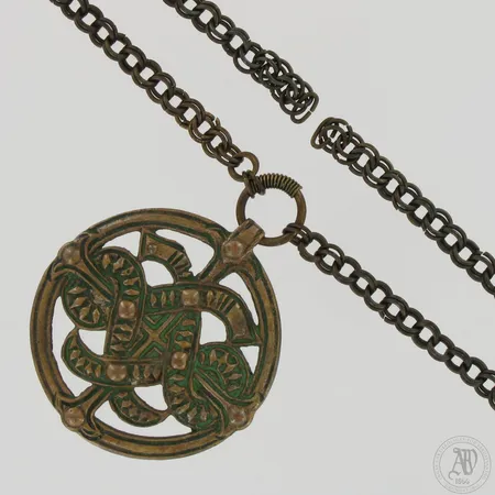 Kaulakoru, Kalevala Koru, pituus ja Ø 60cm ja 55mm, ei lukkoa, pronssia. 