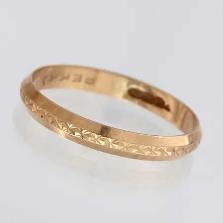 Kuvioitu sormus, kaiverrettu, koko 18¾, 585, paino 1,7g Paino: 1,7 g