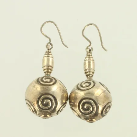 Korvakorut Kalevala Koru, Halikon Kääty, pallon Ø 18mm, 925, paino 12,3g 