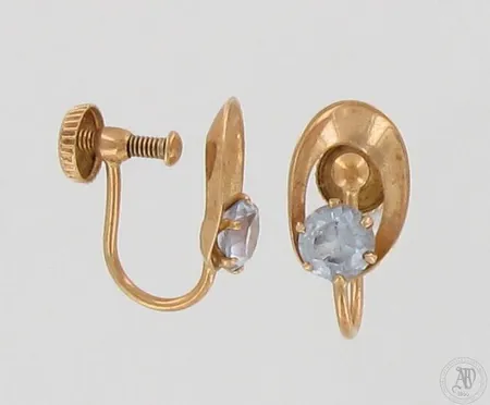 Kivikorvakorut, korkeus 13mm, ruuvitaustalla, 585br, paino 1,4g Paino: 1,4 g