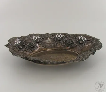 Kulho, kaiverrettu, koko 215x160x30, Chester, Englanti, 925, paino 128,8g Paino: 128,8 g