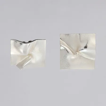 Korvakorut tapilla, Lapponia "Shield" koko 22x22mm, vuodelta 1989, 925, paino 9,6g Paino: 9,6 g