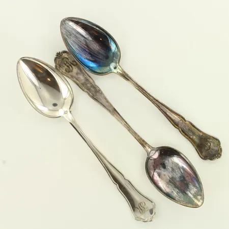 Kolme ruokalusikkaa, Chippendale, kaiverrettu, pituus 170mm, 830, paino 109,6g 