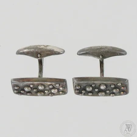 Kalvosinnapit, kaiverrettu, korkeus ja leveys 5mm ja 20mm, 813br, paino 7,1g 