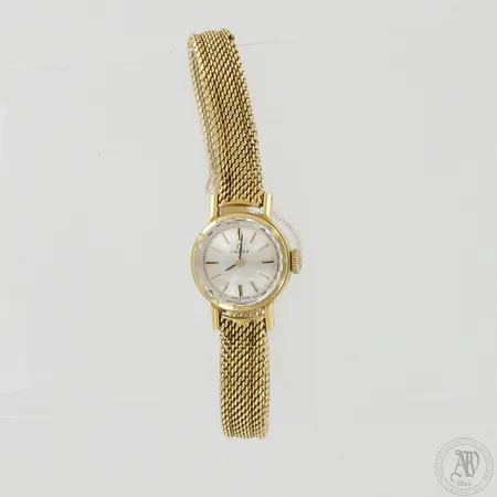 Kultarannekello Omega, mekaaninen, kaiverrettu ja käytön jälkiä, taulun Ø 19mm, hihnan pituus 165mm, 750br, paino 26,8g