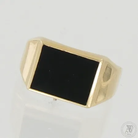Onyx-kantasormus, kaiverrettu, koko 20, 585br, paino 3,1g 