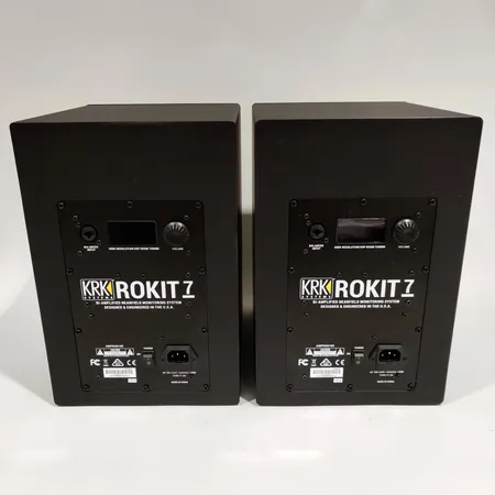 KRK RoKit RP7 G4 aktiivinen 2-tie kaiutin pari, virtajohdot ja kuitti, normaaleja käytön jälkiä. Nouto ainoastaan myymälästä.