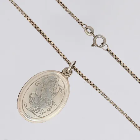 Venetsia-kaulaketju, pituus 69cm, medaljonki lapista, kalevala koru, korkeus 30mm, pientä kulumaa, 830 ja 925, paino 17,1g Paino: 17,1 g