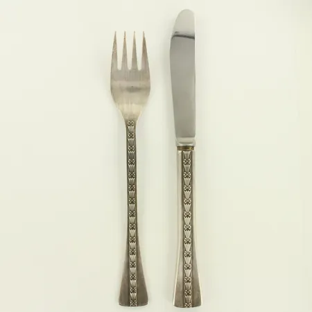 Haarukka ja veitsi, pituudet 195-215mm, 916br, paino 156,7g