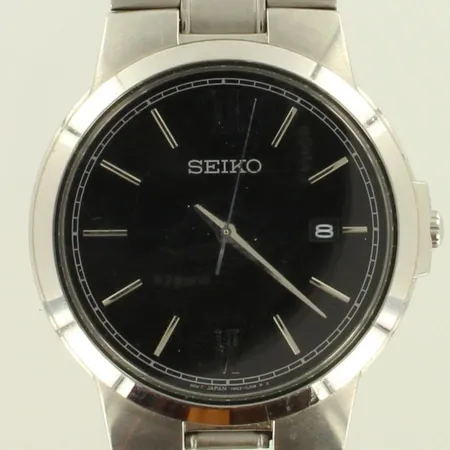 Teräsrannekello Seiko, taulun Ø 42mm, rannekeen pituus 195mm, lasissa pieniä naarmuja, quartz, 2d3574
