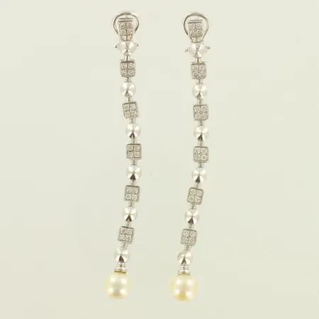 Helmikorvakorut timanteilla 48xn.0.01ct, korkeus 80mm, 750br valkokulta, paino 14,6g 