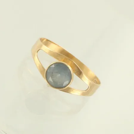 Kivisormus, koko 17¼, 585br, paino 1,2g 