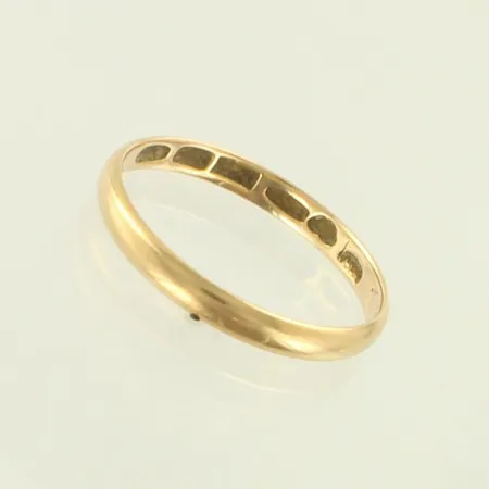 Sileä sormus, kaiverrettu, koko 19, 750, paino 1,9g