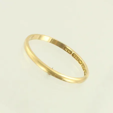 Sileä sormus, kaiverrettu, koko 18½, 750, paino 1,3g