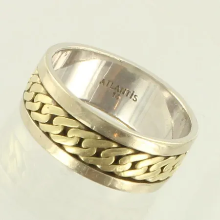 Kuvioitu sormus, kaiverrettu, koko 21½, 585 kelta- ja valkokulta, paino 10,1g