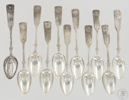 Kymmenen kahvilusikkaa, Musla, kaiverrettuja, 115-120mm, 813, paino 93,0g Paino: 93 g