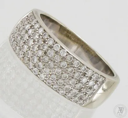 Timanttisormus 75xn.0.01ct, käytön jälkiä, koko 19, 585, paino 8,0g Paino: 8 g