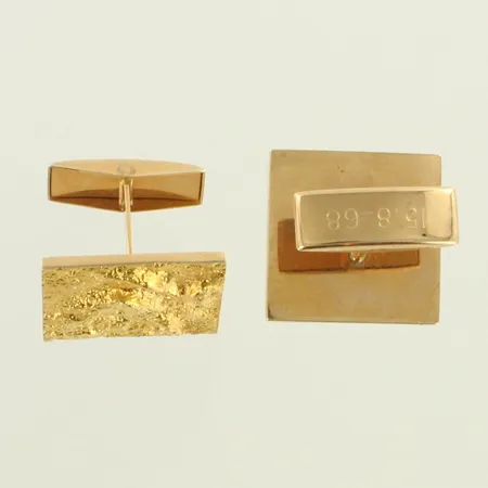 Kalvosinnapit, kaiverrettu, mitat 19x19mm, 585br, paino 13,6g 