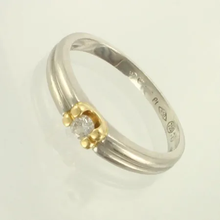 Timanttisormus 1xn.0.09ct, koko 17, 950 platina ja 750 keltakultaistutus timantilla, paino 3,9g 