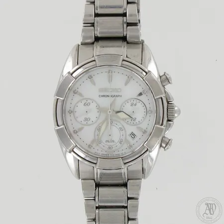Teräsrannekello Seiko Chronograph, quartz, helmiäistaulu, jossa timantteja, Ø 39mm, pituus 190mm, pieniä käytön jälkiä, vatii huoltoa. 