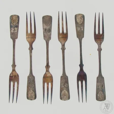 Kuusi asettihaarukkaa, pituus 115mm, Musla, valmistettu 1925, kaiverrettu, 813, paino 60,9g 
