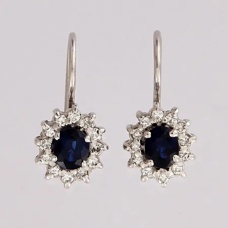Timanttikorvakorut sinisafiirilla 24xn.0.02ct, korkeus 17mm, rasia, 750br valkokultaa, paino 2,0g Paino: 2 g