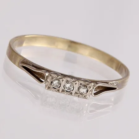 Timanttisormus 3xn.0.005ct, koko 17½, 585, paino 1,1g