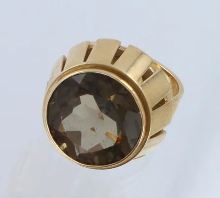 Kivisormus, koko 17, 585br, paino 11,1g 
