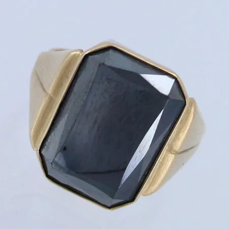 Hematiittikantasormus, kaiverrettu, koko 18½, 585br, paino 7,5g 
